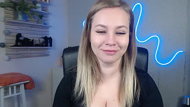 holly xglam online show from December 23, 2024, 6:22 am