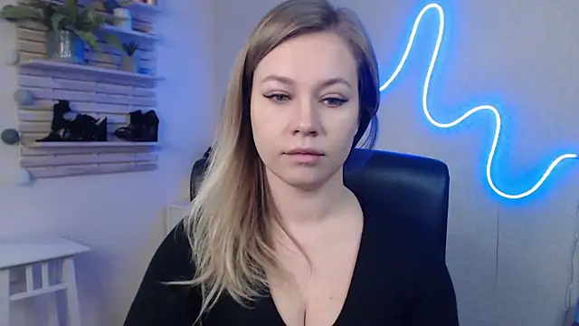 holly xglam online show from January 3, 2025, 6:33 am