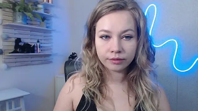 holly xglam online show from January 13, 2025, 3:23 am