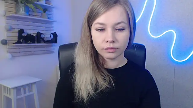 holly xglam online show from January 16, 2025, 3:23 am