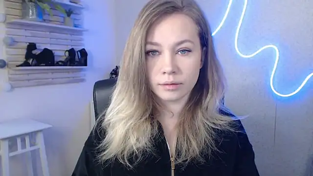 holly xglam online show from January 24, 2025, 3:22 am