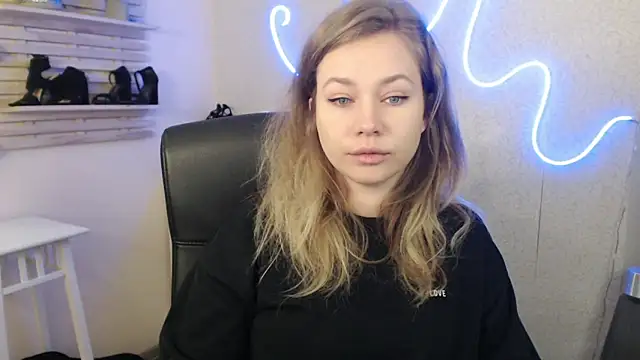 holly xglam online show from January 30, 2025, 2:27 am