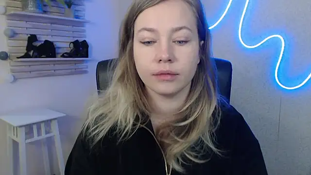 holly xglam online show from February 5, 2025, 2:51 am