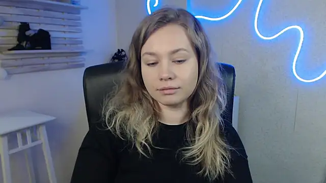 holly xglam online show from February 11, 2025, 7:33 am