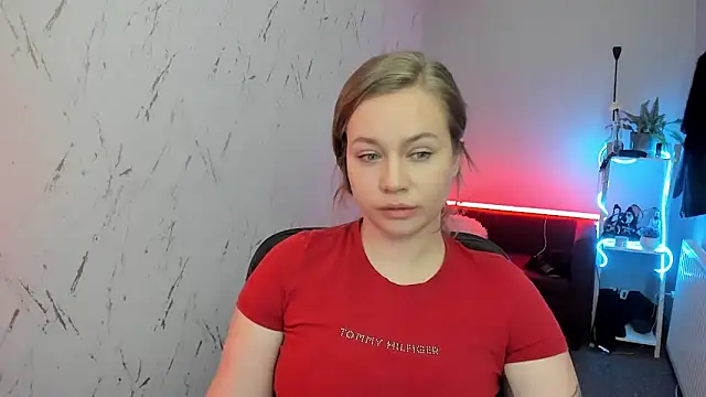 holly xglam online show from April 21, 2026, 8:12 pm