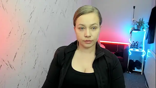 holly xglam online show from April 22, 2026, 7:59 pm