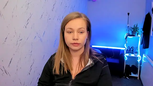 holly xglam online show from April 27, 2026, 7:56 pm