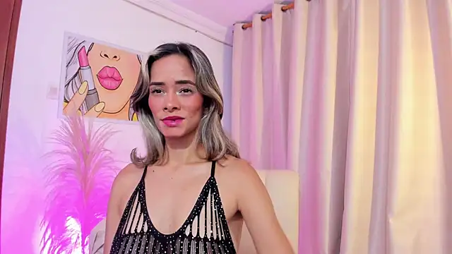 SkiinnyAna online show from April 17, 2026, 7:39 pm