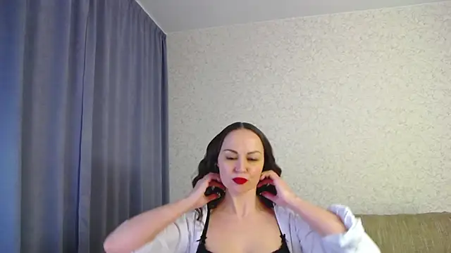 Amanda Goodwin  online show from February 8, 2025, 6:44 pm