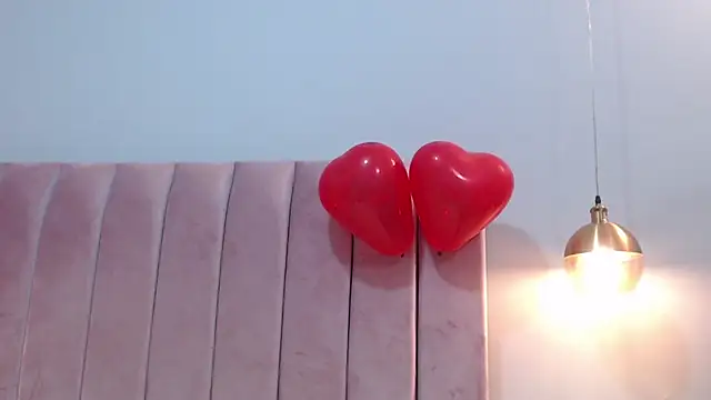 LeenaBrown online show from February 6, 2025, 12:48 pm