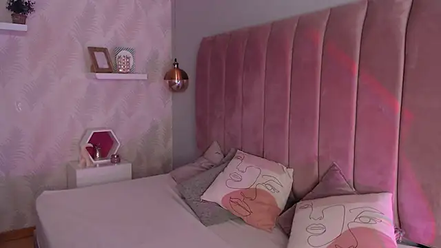 LeenaBrown online show from November 9, 2025, 3:10 pm