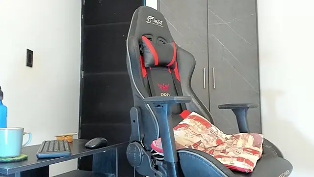 sergiio mesa27 online show from December 15, 2024, 2:27 pm