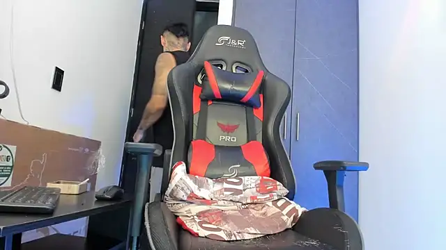 sergiio mesa27 online show from February 26, 2025, 9:05 pm