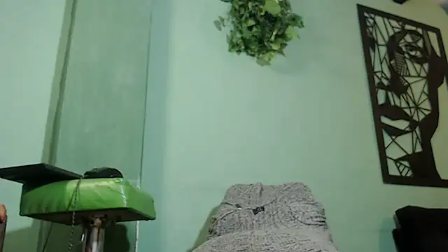 Snapshot of thirstymoonxx chatting on December 9, 2024, 4:34 am thirstymoonxx online show from December 9, 2024, 4:34 am