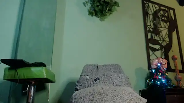 Snapshot of thirstymoonxx chatting on December 20, 2024, 1:36 am thirstymoonxx online show from December 20, 2024, 1:36 am