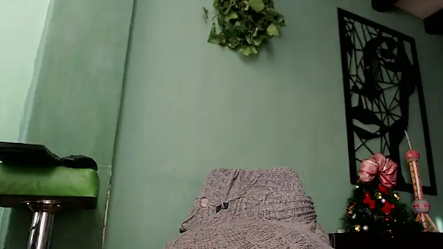 Snapshot of thirstymoonxx chatting on December 20, 2024, 9:39 pm thirstymoonxx online show from December 20, 2024, 9:39 pm