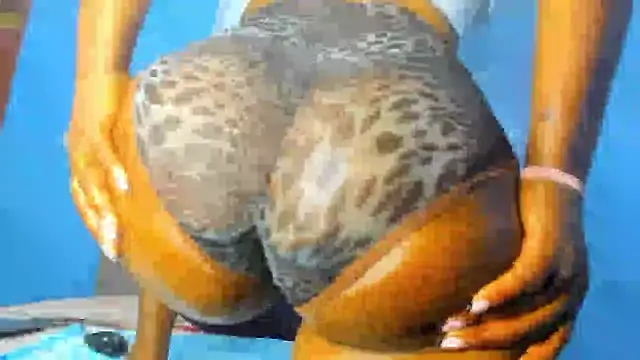 Natasha Spencer online show from September 16, 2025, 9:21 am