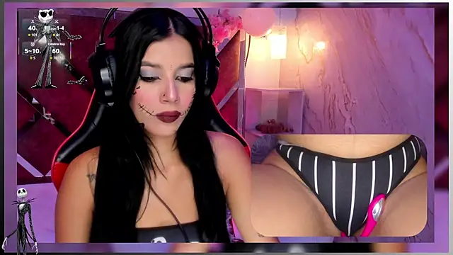 SweetieCloe  online show from October 14, 2025, 9:04 pm