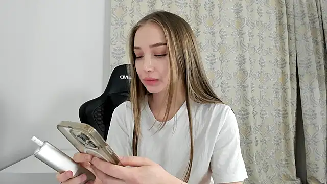 Sweet-bb online show from September 10, 2025, 9:04 pm