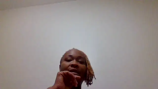 Snapshot of AllLeggs chatting on December 21, 2024, 11:24 pm AllLeggs online show from December 21, 2024, 11:24 pm