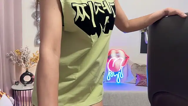 Unique-Beauty online show from April 21, 2026, 6:55 pm