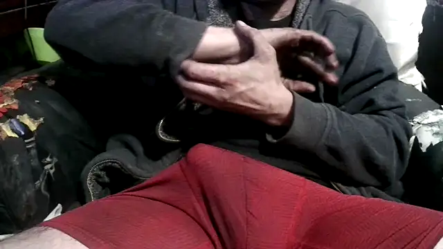 Snapshot of robeaulieu02 chatting on January 1, 2025, 10:32 am robeaulieu02 online show from January 1, 2025, 10:32 am