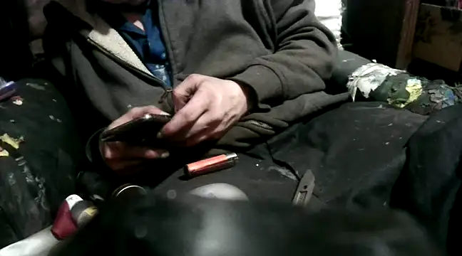 Snapshot of robeaulieu02 chatting on January 4, 2025, 4:12 am robeaulieu02 online show from January 4, 2025, 4:12 am