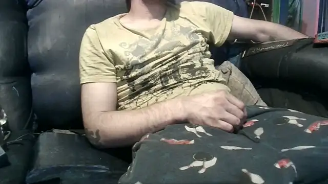 Snapshot of robeaulieu02 chatting on January 20, 2025, 8:19 am robeaulieu02 online show from January 20, 2025, 8:19 am