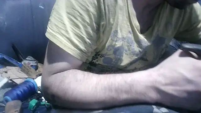 Snapshot of robeaulieu02 chatting on January 21, 2025, 6:33 am robeaulieu02 online show from January 21, 2025, 6:33 am