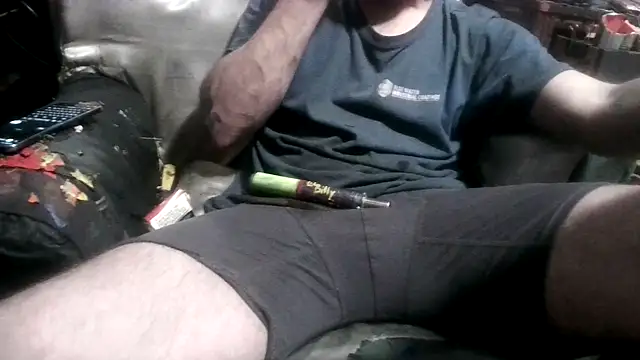 Snapshot of robeaulieu02 chatting on January 25, 2025, 10:08 am robeaulieu02 online show from January 25, 2025, 10:08 am