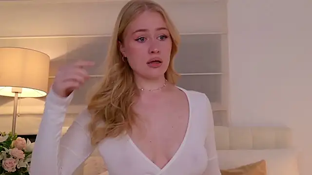 JuliaJaee online show from March 16, 2026, 6:34 pm