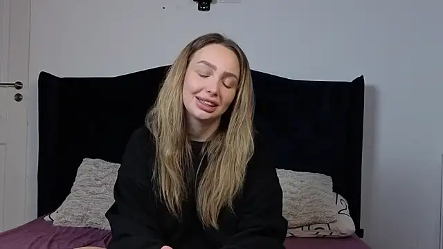 AnnaMaee online show from February 25, 2026, 10:19 pm