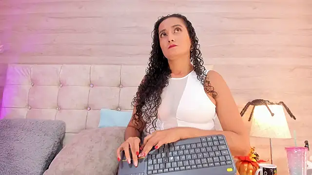 Holyjacky  online show from October 26, 2025, 12:00 pm