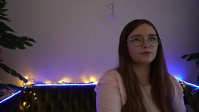 MagicPeachh  online show from December 16, 2024, 9:03 am