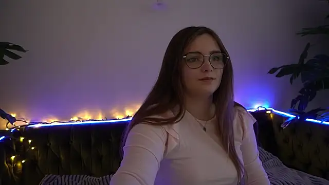 MagicPeachh  online show from December 16, 2024, 12:06 pm