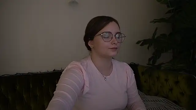 MagicPeachh  online show from December 16, 2024, 3:11 pm