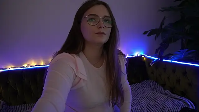 MagicPeachh  online show from December 16, 2024, 6:16 pm