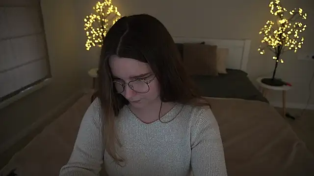 MagicPeachh  online show from September 24, 2025, 1:03 pm