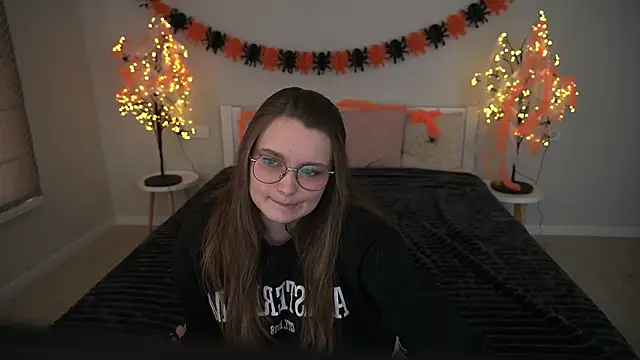 MagicPeachh  online show from October 20, 2025, 12:27 pm