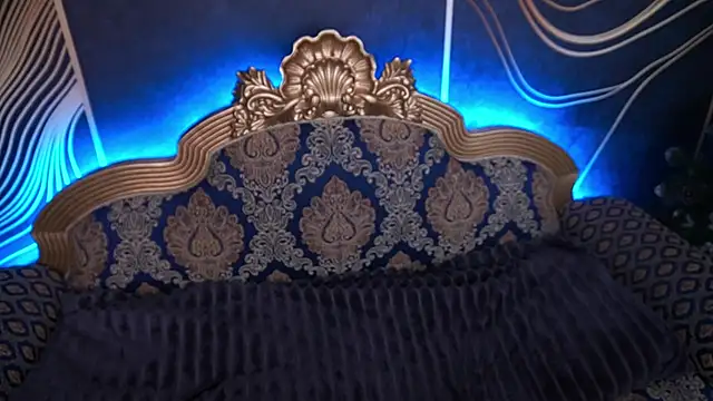 MagicPeachh  online show from December 16, 2025, 1:49 pm