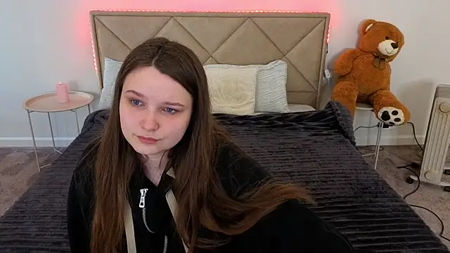 MagicPeachh  online show from April 24, 2026, 6:49 am