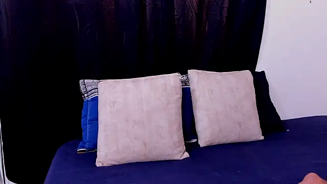 Lauren Hills069 online show from October 20, 2025, 9:48 pm