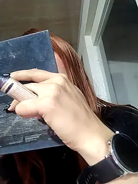 taaylor33 online show from January 1, 2025, 4:50 am