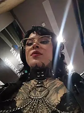 taaylor33 online show from May 16, 2026, 12:29 am