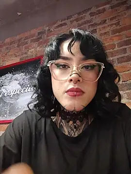 taaylor33 online show from June 6, 2026, 7:29 pm