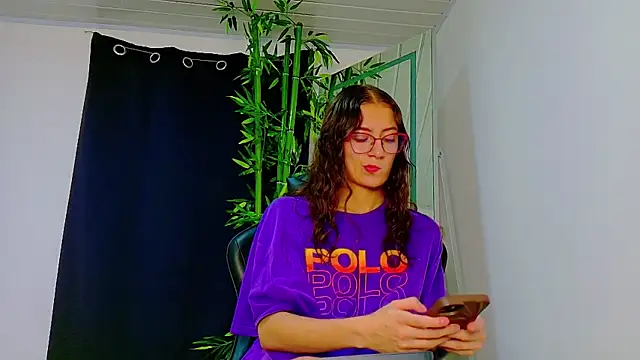 scarlet-jonesx online show from November 24, 2025, 4:34 am