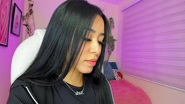 Starliee   online show from January 10, 2025, 2:46 am