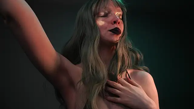 ginger hugs online show from April 20, 2026, 10:11 pm