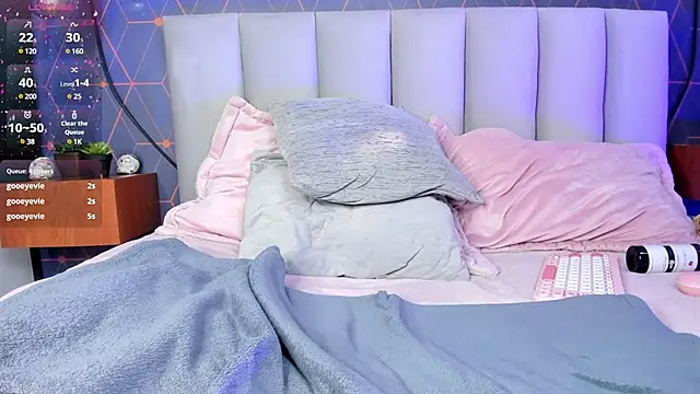 Chloe fischer  online show from January 22, 2025, 5:17 pm