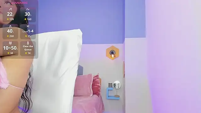 Chloe fischer  online show from September 24, 2025, 2:53 pm